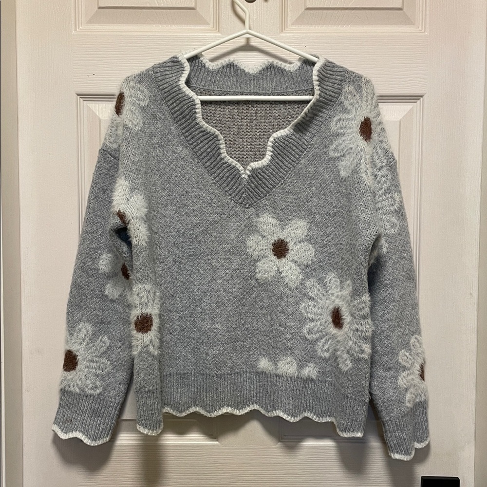 Grey | Knit | Daisy | Scalloped | V Neck | Long Sleeve | Sweater | Size S - Picture 2 of 15